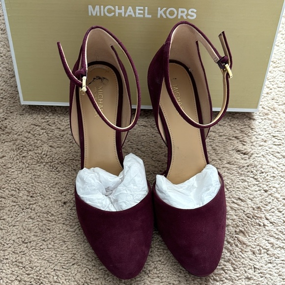 Velvet plum Michael Kors heels - Picture 3 of 6